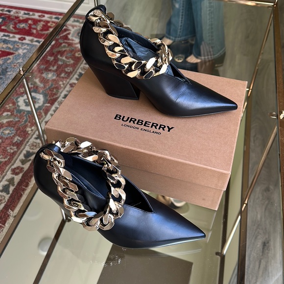 Authentic Burberry shoes - Picture 4 of 16